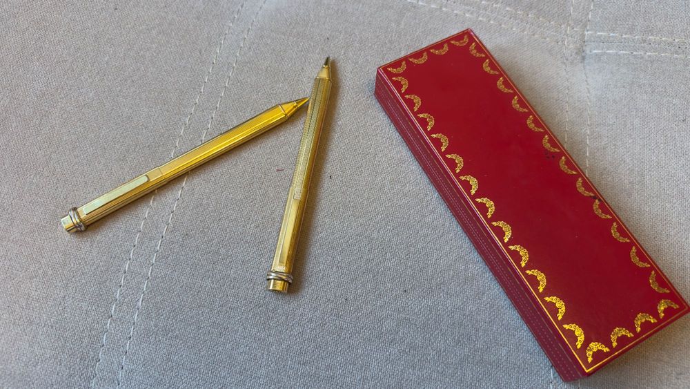 vand 2 Pixuri Cartier Trinity la pretul de 1500 lei FIX