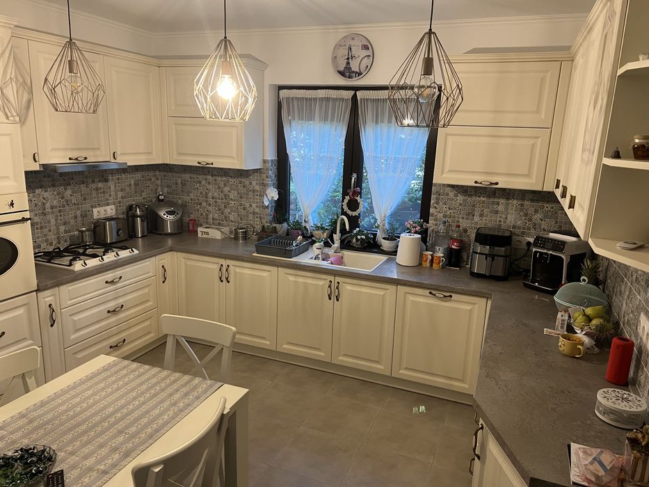 De vãnzare casã modernã pe un nivel gata mobilat