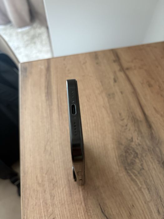 Продам Iphone 16 pro 128