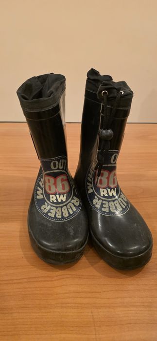 Продам резиновые детские сапоги