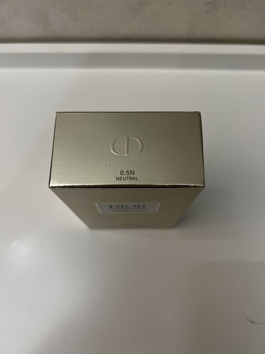 Fond de ten Dior