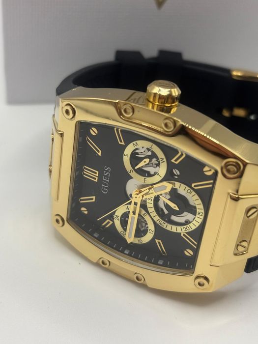 Часовник Guess GW0202G1