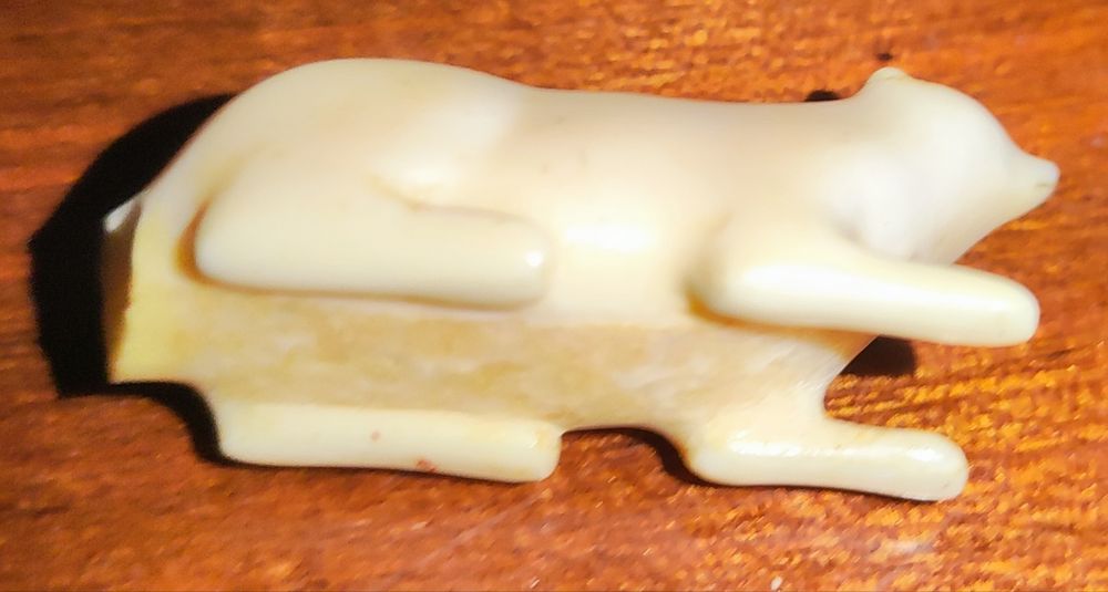 Фигурка из кости моржа. Требуется реставрация.