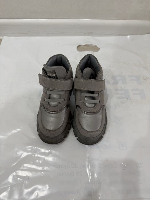 Продам ботинки на весну на девочку