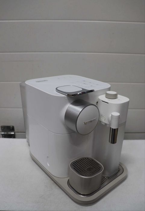 Кафемашина с капсули Nespresso Gran Lattissima
