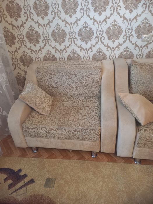 Диван раскладной и два раскладных кресла