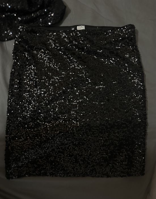 Дамски елегантен черен комплект с пайети – пола и потник