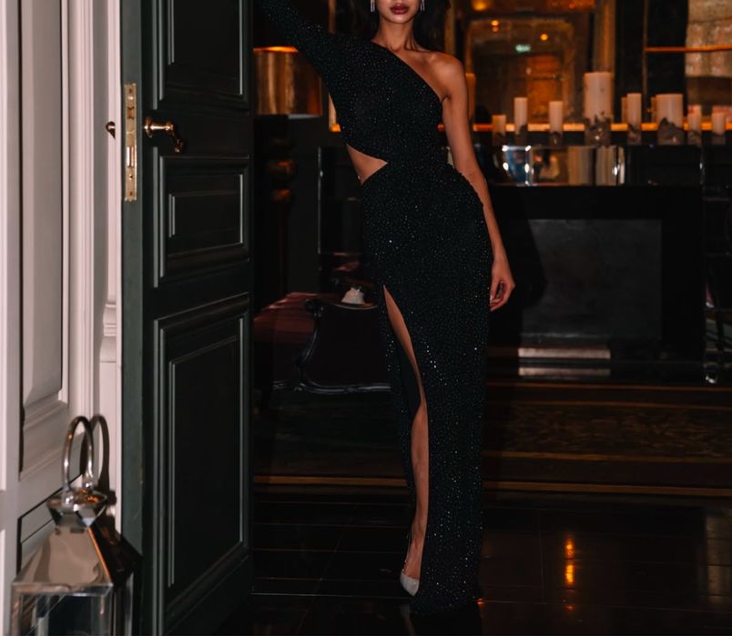 Продам красивое черное платье!