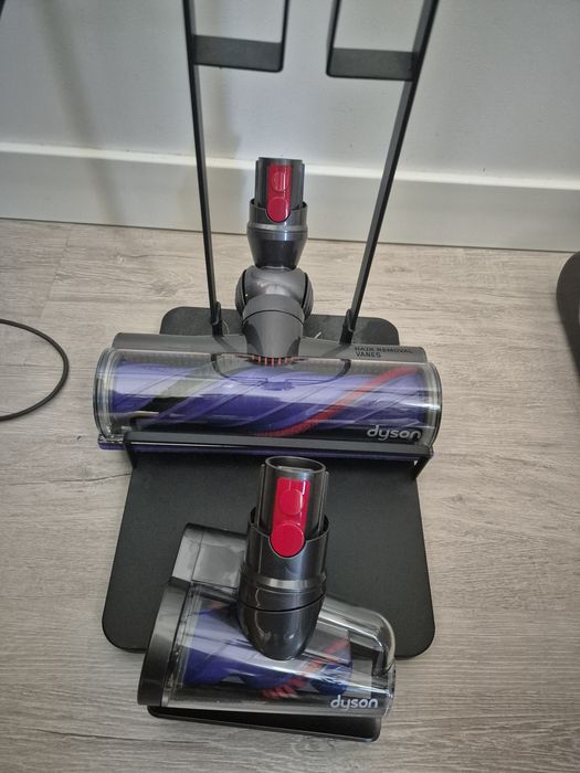Dyson V12 Slim Detect - stare foarte buna, functionare impecabila