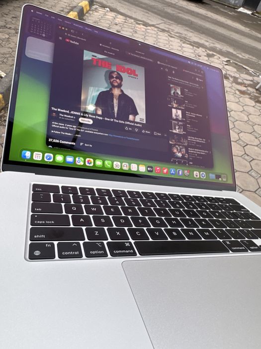 Macbook air m2 8/256 15 -inch xolati 10/10 ideal 93 %