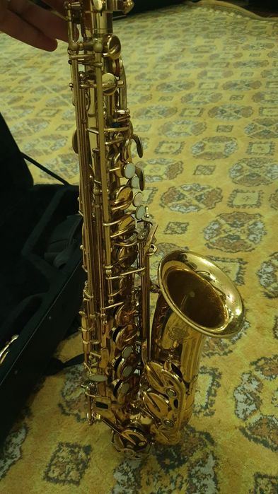 Саксофон продаётся