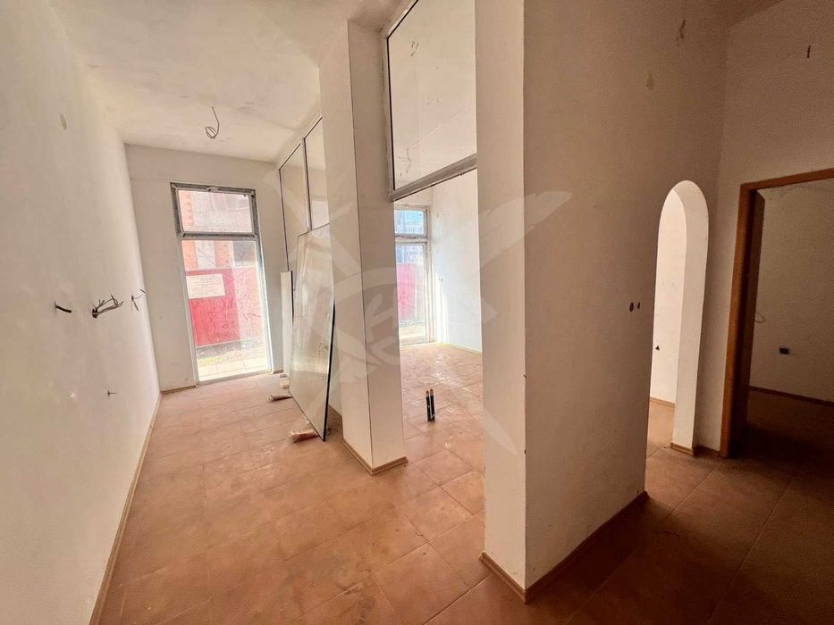 Продава се Магазин в Бургас, Меден рудник - зона А - 100 кв.м за 680 €/кв.м - Снимка #1