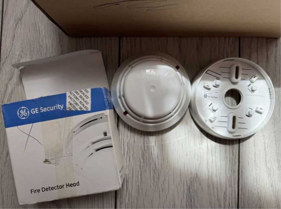 10 Detectoare de fum analogice din seria 700.