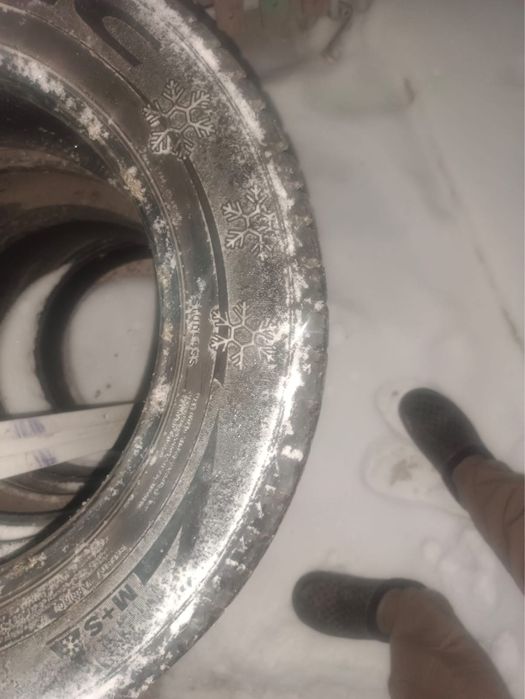 Зимние шины размер 195:65:15 состоянее хорошен,