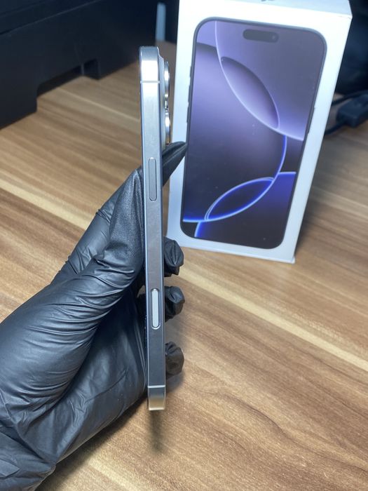 iPhone 16 Pro Max • 256 GB • Natural Titanium