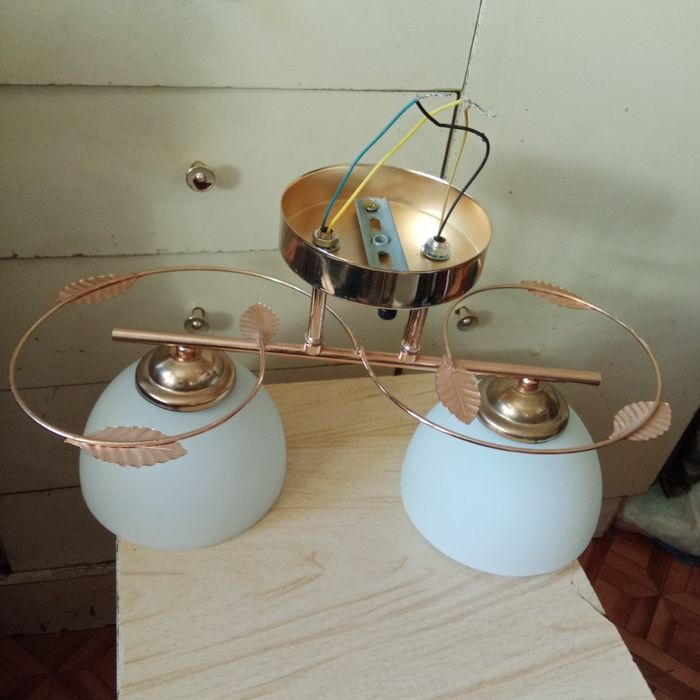 Продам три люстры.