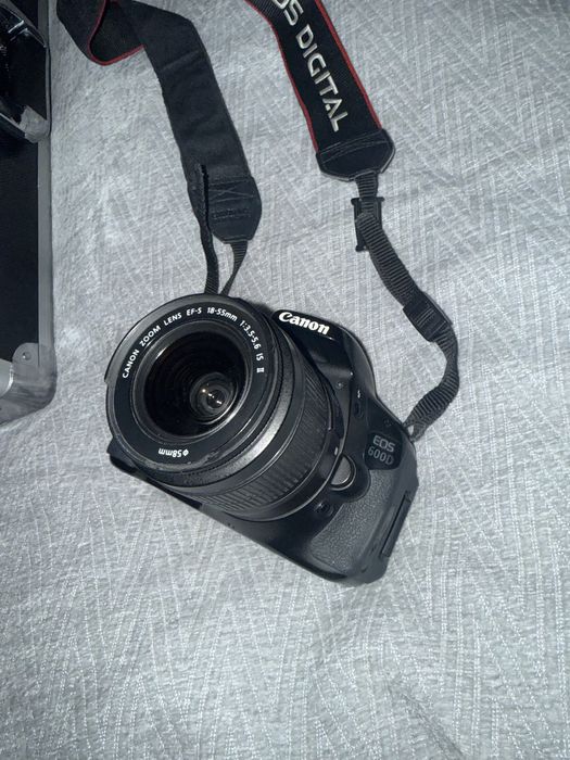 Фотоаппарат Canon EOS 600D + объектив 18-55mm IS II + рюкзак