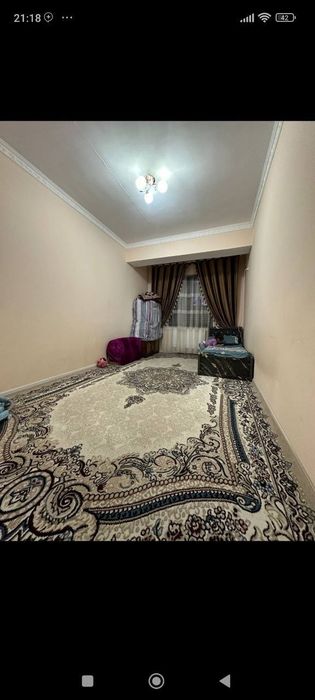 Yangiyoʻl shahri bozori oldida yangi qurilgan dom.