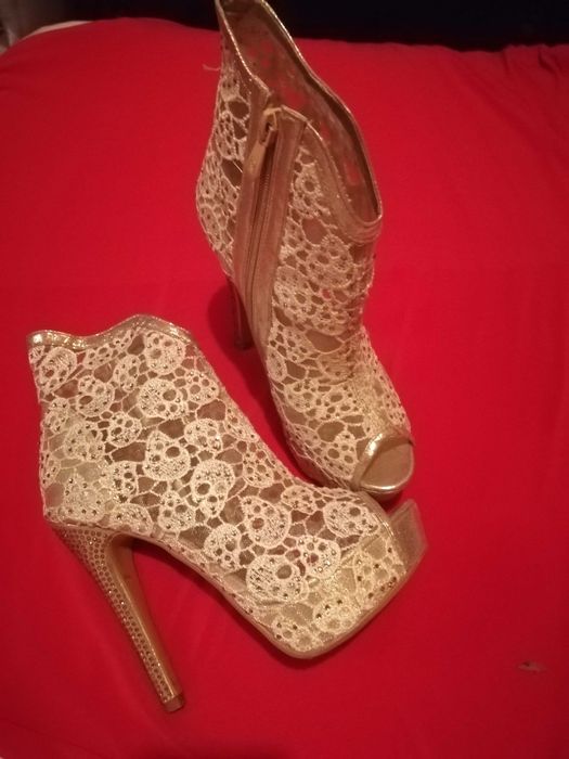 Botine din dantela 38