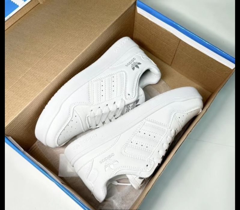 Кроссовки adidas