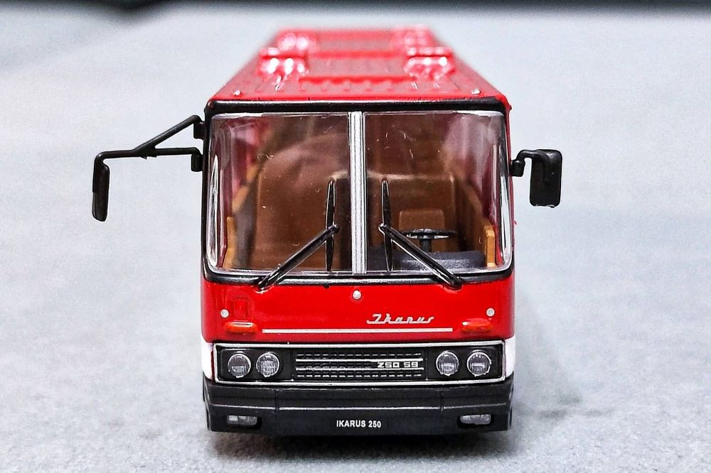 Легендарни автобуси, Деагостини,мащаб 1:72