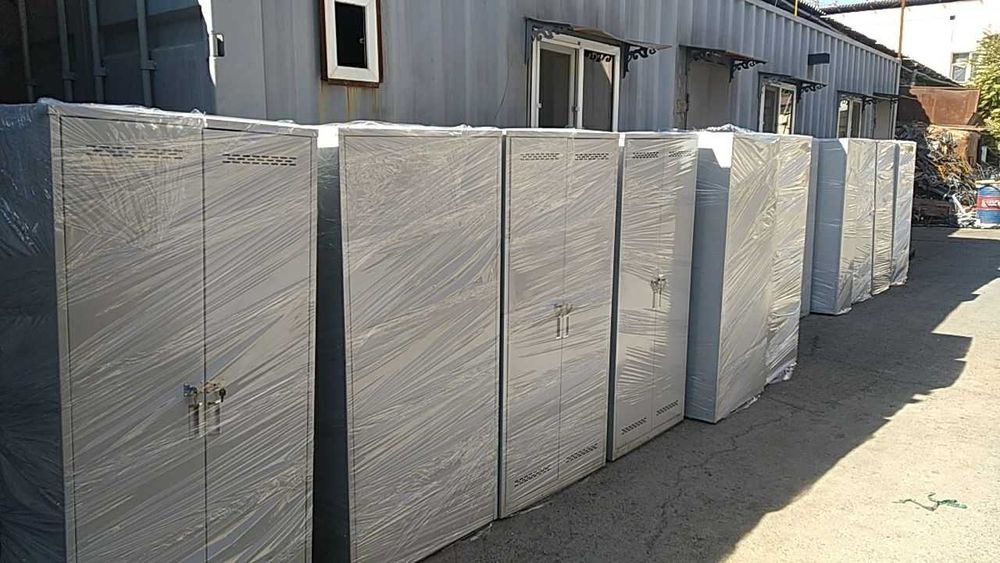 Металлический шкаф для одежды!