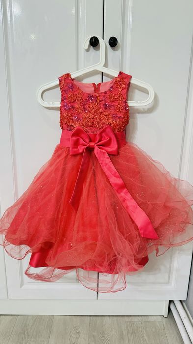 Продам платья для девочек