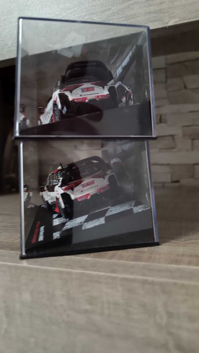 количка и списание на Toyota Yaris в мащаб 1:43