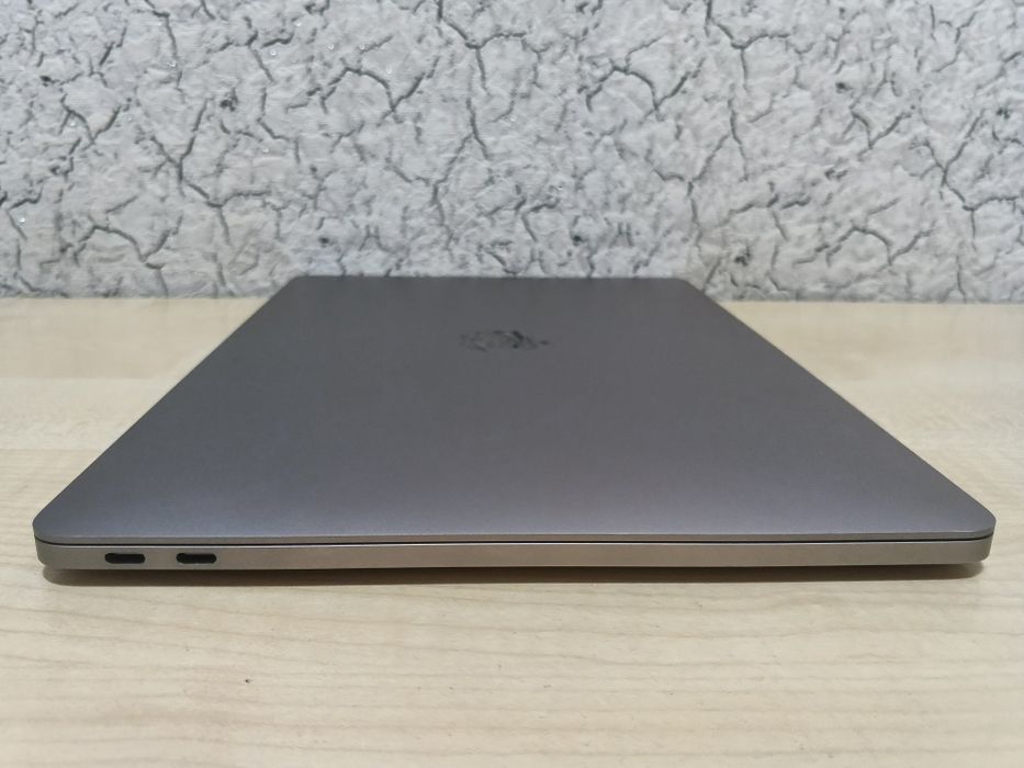 MacBook Pro 2017 13,3" Retina QHD+/ Core i5/ 8GB 2133MHz /256GB NVMe