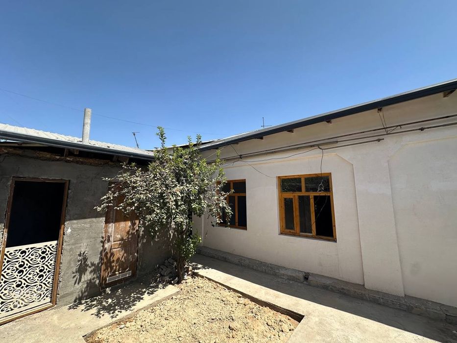 Olmazor tumani chuqursoyda Uy sotiladi 1.2 sotix