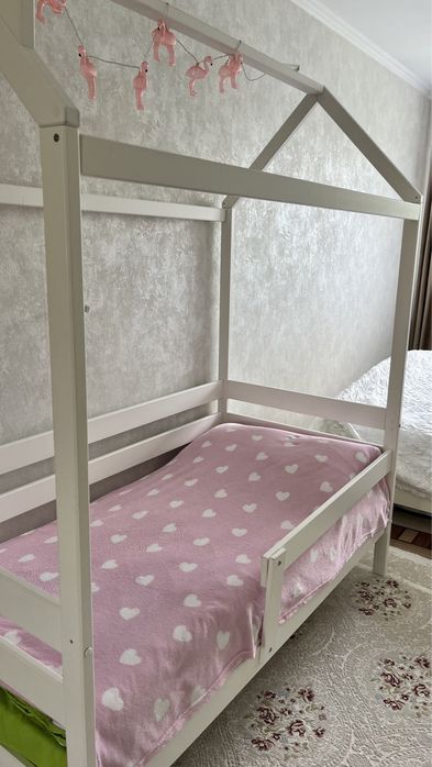 Подрасковая кроватка домик