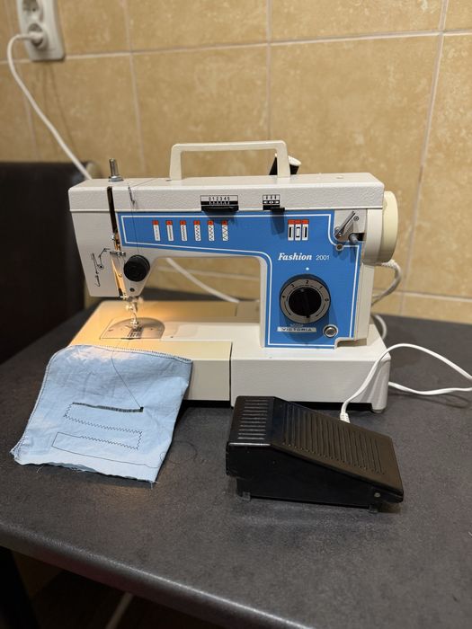 Masina de cusut festonat si butoniere Victoria Germania