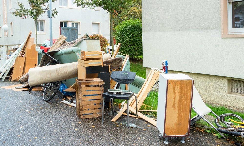 Debarasam apartamente mobila veche golire apartamente