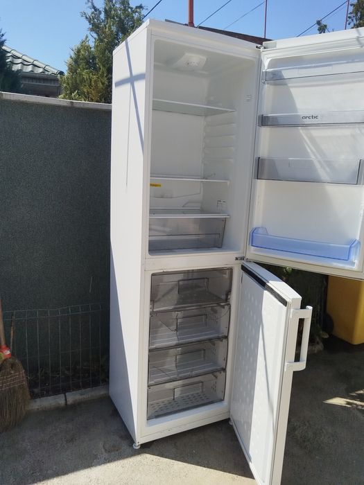 Frigider/Congelator Arctic