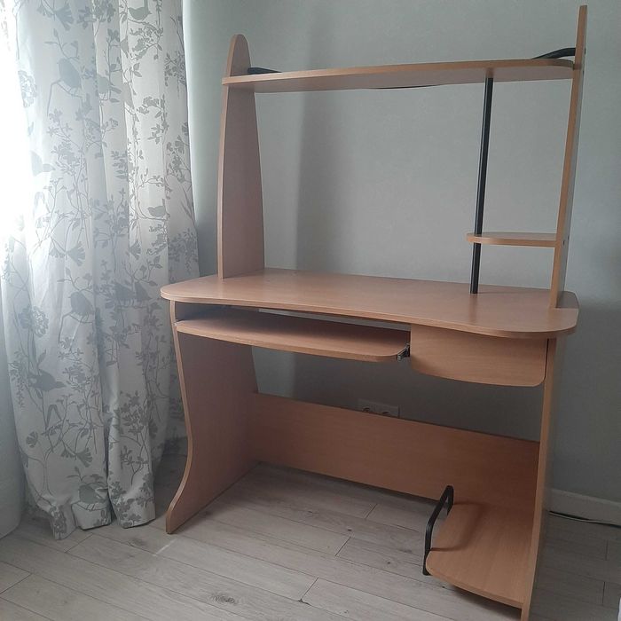 Продам компьютерный стол