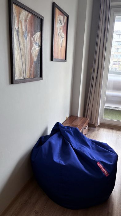 Пуф Круша "Кралско синьо" от Barbaron.bg