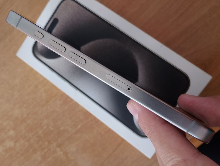 iPhone 15 Pro Natural Titanium - пълен комплект купуван от Бг