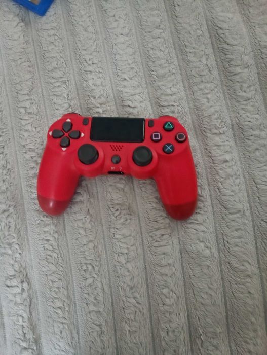 Ps4 1t като нов, със седем игра и два чойстика