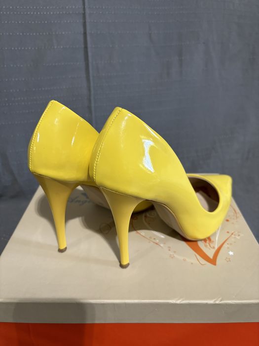 Pantofi stiletto marime 38