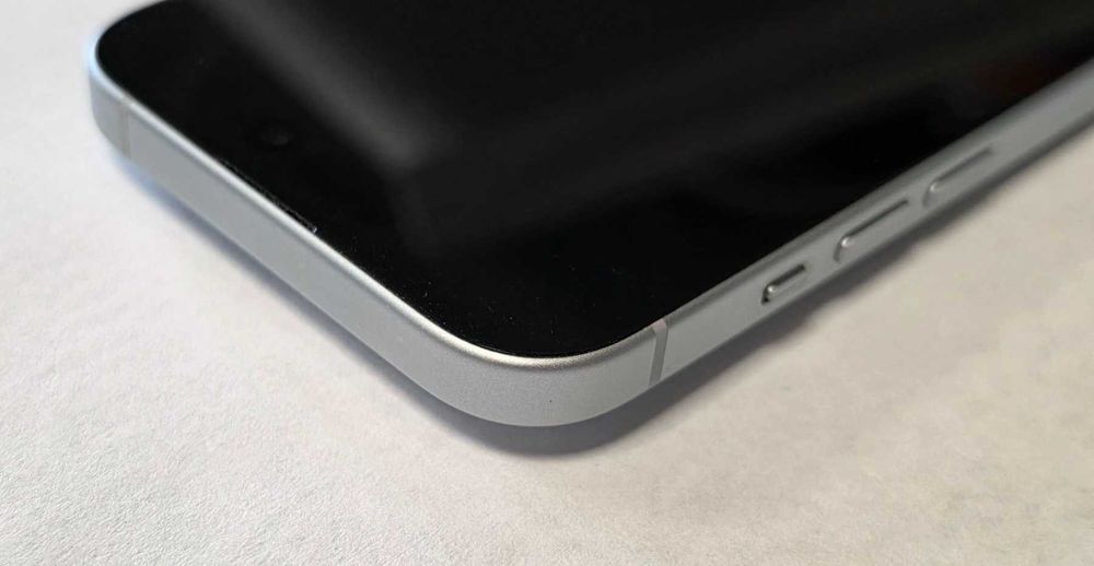 Iphone 15 128GB battery health 84%