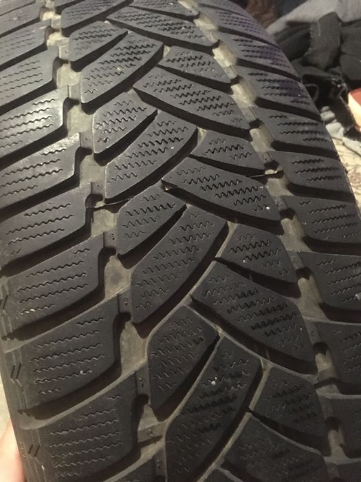 Зимна гума 17 Цола марка DUNLOP размер 225/50/r17