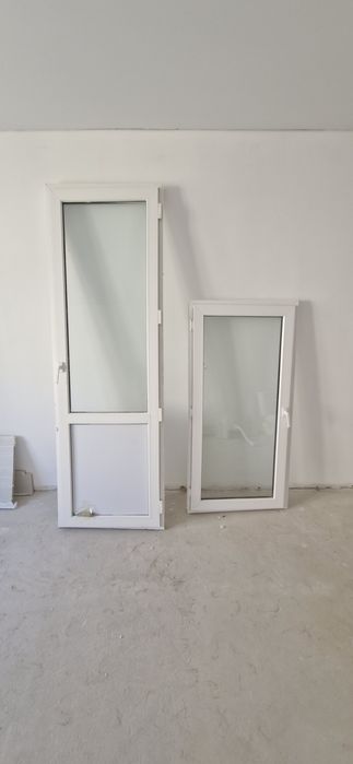 Продам пластиковый дверь с окном