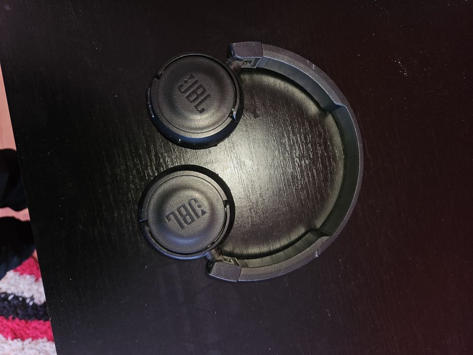 Vând casti JBL T450BT