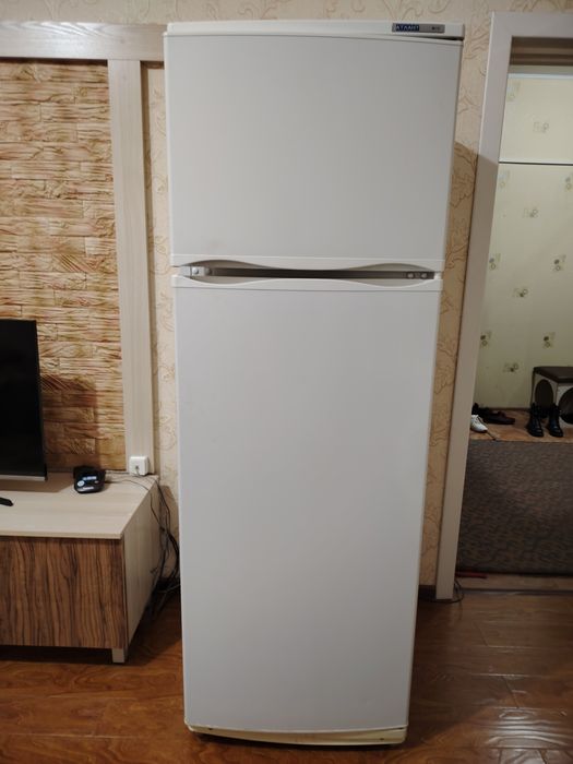 Продам холодильник Атлант.