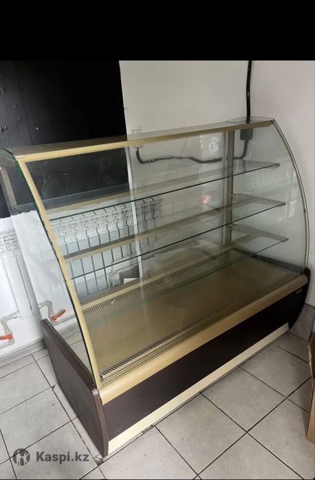 Продам витрину Carboma