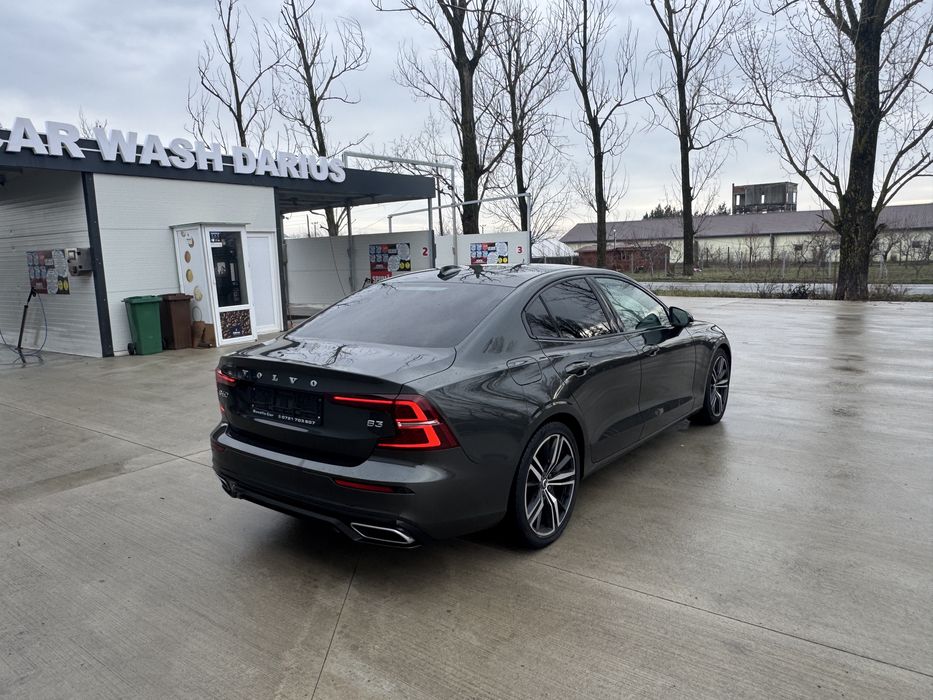 Volvo S60 2022 R design/distronic/camera/keyless/led/lane/side/sc comf