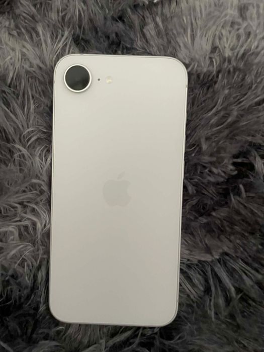 iPhone 16e с гаранция