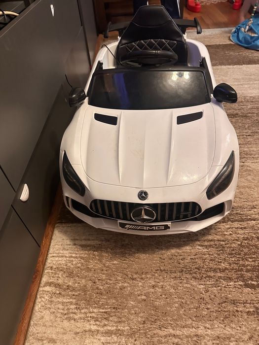 Mașinuța electrică