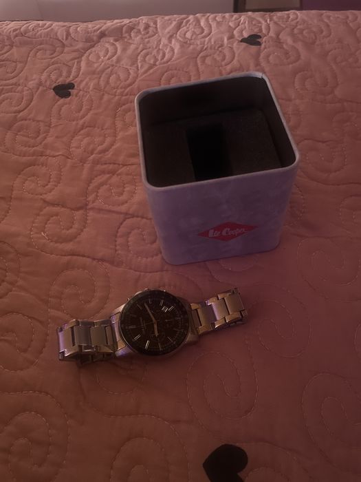 Vand ceas lee cooper pretul este negociabil