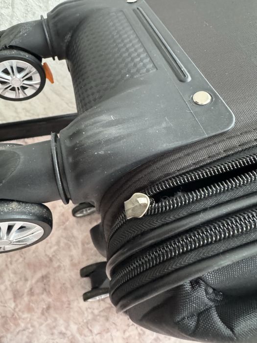 Продам  большой чемодан